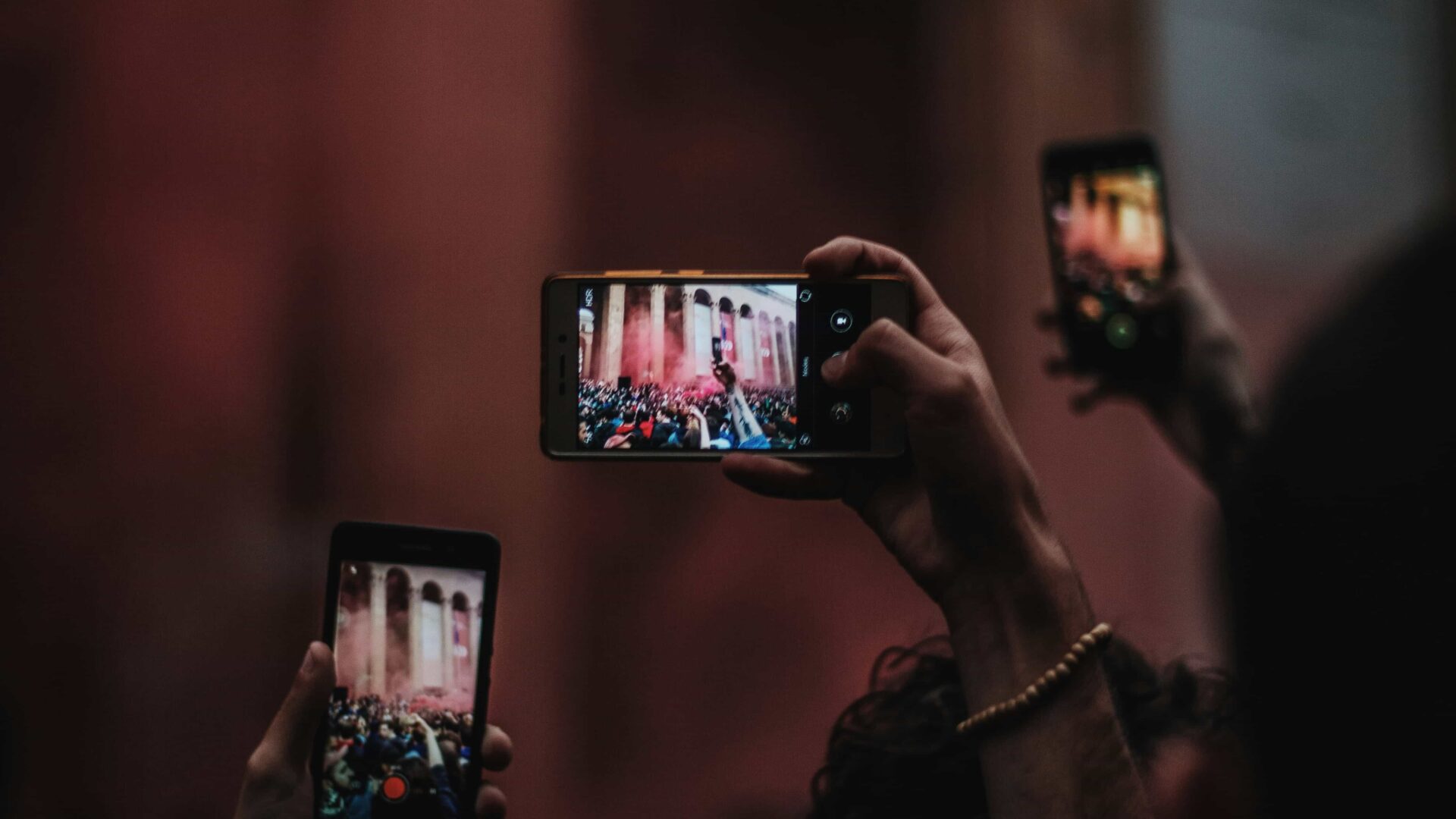 david-sarkisov-VUyb7WeQ0QA-unsplash-min