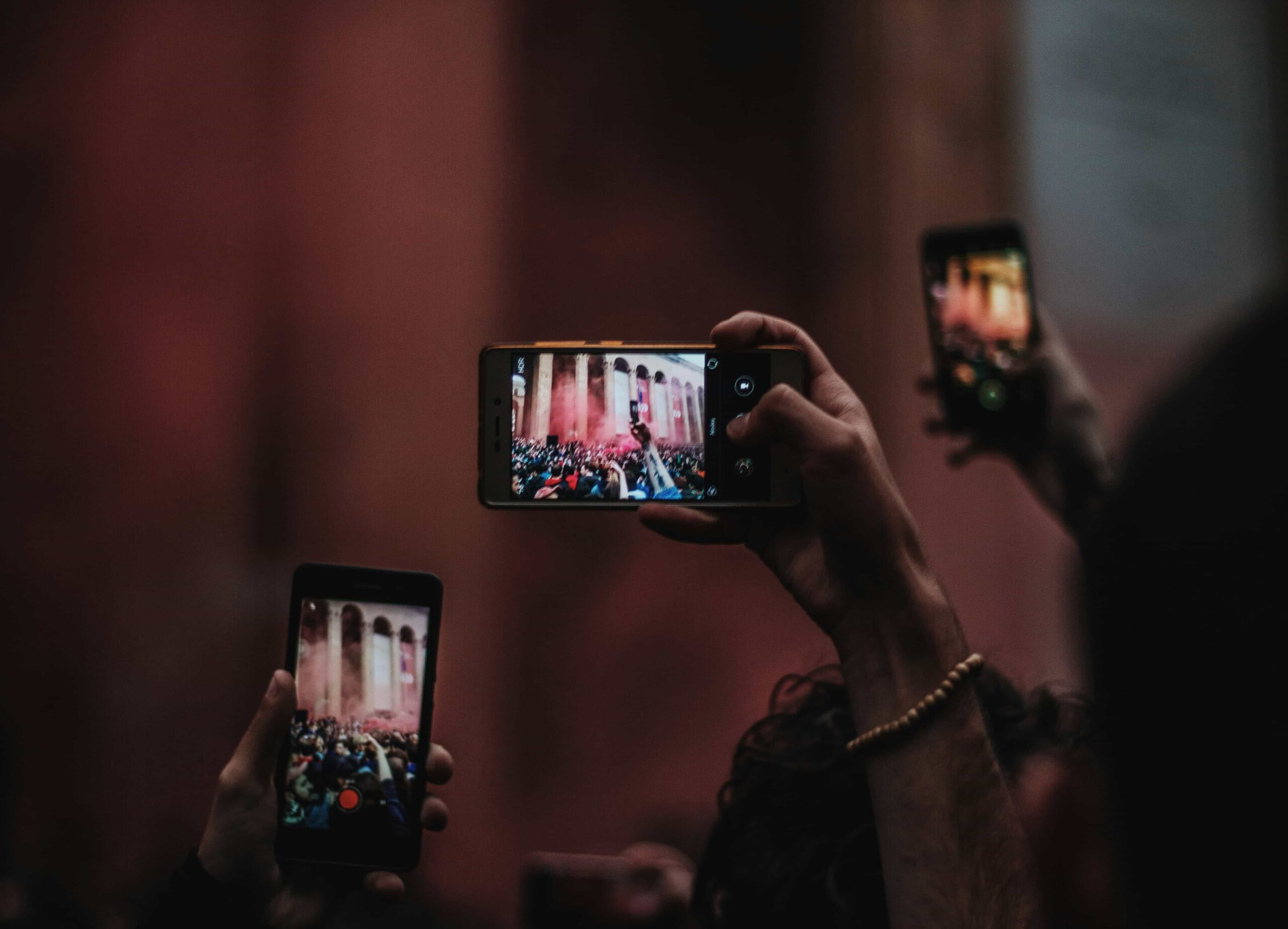 david-sarkisov-VUyb7WeQ0QA-unsplash-min